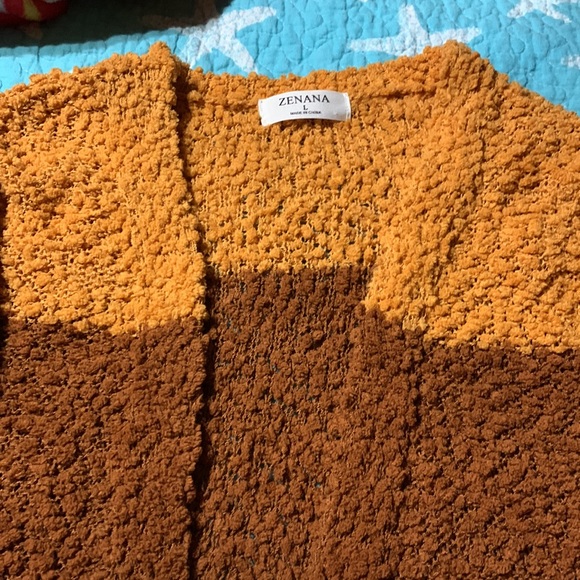 Cardigan like new size large - Picture 2 of 5